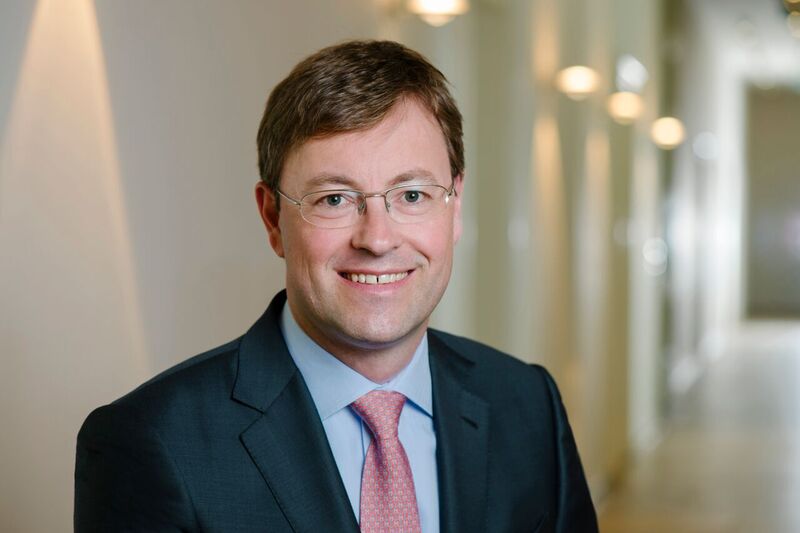 Münchener Industrieholding Adcuram Group AG baut Management mit Philipp Gusinde weiter aus.