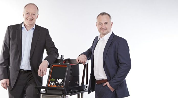 „Ursprünglich war es gar nicht geplant, dass wir COVID-Patienten behandeln“ Prof. Dr.-Ing. Christoph Benk und Jörg Ronde, Geschäftsführer der Resuscitec GmbH