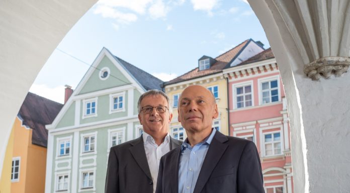 Startschuss für den „ScaleUp-Fonds Bayern“ Roman Huber (links) und Dr. Georg Ried