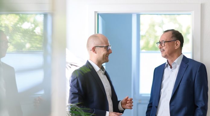 „Wir setzen auf eine Balance aus Nähe, Freiheit und finanzieller Sicherheit“ Dr. Maciej Pasternak, Dr. Heiko Jopp, Abacus alpha (v.l.n.r.)