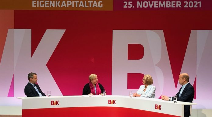 Deutscher Eigenkapitaltag des BVK: Koalitionsvertrag dominiert den Tag Politische Presserunde mit Nikolaus Blome, Ulrike Hinrichs, Carolin Wilms und Horst von Buttlar (v.l.n.r.)