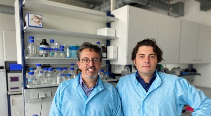Eisbach Bio erhält frische Mittel für Covid-19-Medikament Dr. Andreas Ladurner, CSO und Dr. Adrian Schomburg, CEO Eisbach Bio (v.l.n.r.)