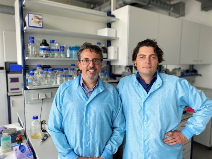 Dr. Andreas Ladurner, CSO und Dr. Adrian Schomburg, CEO Eisbach Bio (v.l.n.r.)