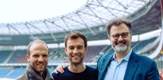 Das Gründerteam von iotis ( vlnr): Drei der vier Gründer nach der notariellen Beurkung in der HDI Arena: Marcel Isakowitz (COO), Lennardt Hachmeister (CEO), Christian Veit Sist (CEO)