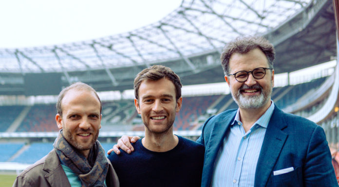 Seedfinanzierung für “Smartball”-Entwicklung des hannoverschen Sport-Startup iotis Das Gründerteam von iotis ( vlnr): Drei der vier Gründer nach der notariellen Beurkung in der HDI Arena: Marcel Isakowitz (COO), Lennardt Hachmeister (CEO), Christian Veit Sist (CEO)