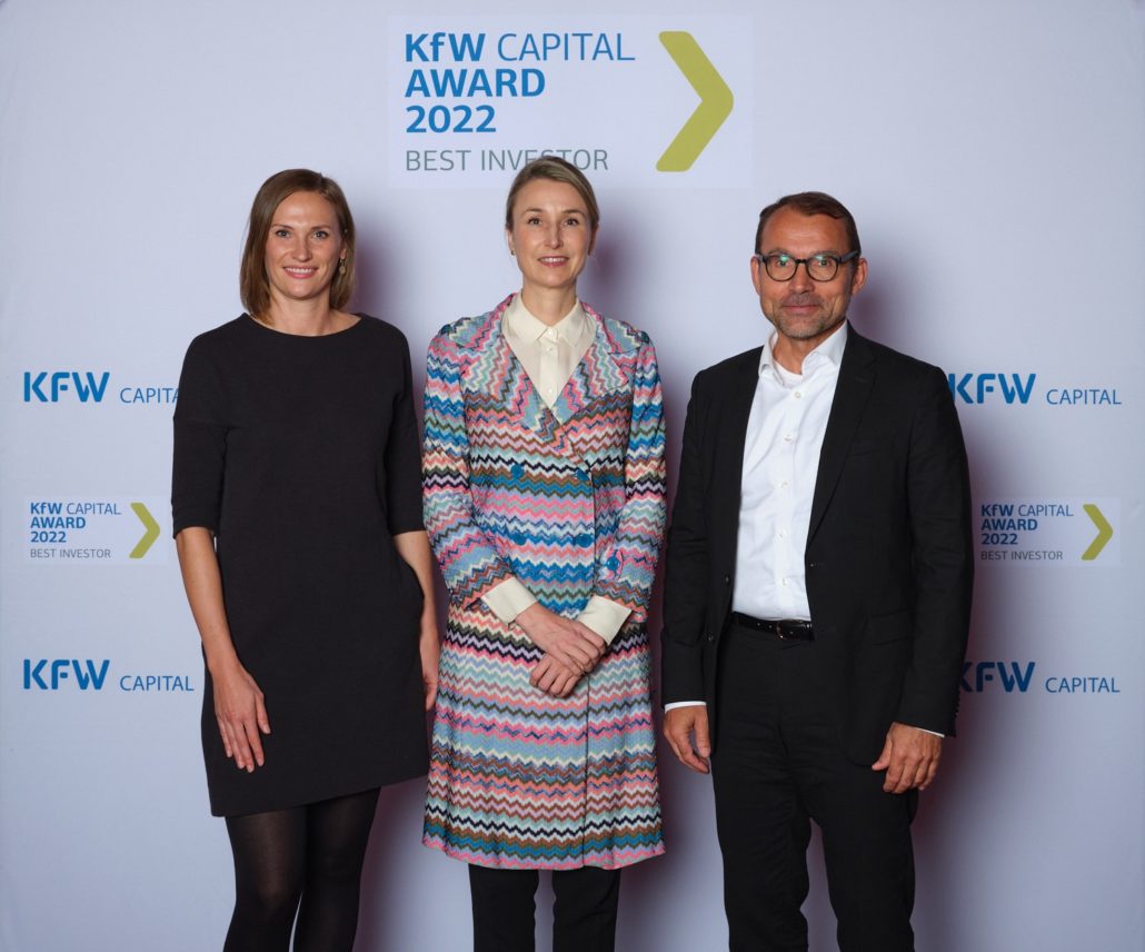 Theresa Bardubitzki, Nachhaltigkeitsmanagerin bei KfW Capital, Dr. Manon Sarah Littek, Co-Gründerin Green Generation Fund, Alexander Goschin, Geschäftsführer KfW Capital (v.l.n.r.)