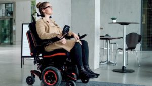 Munevo hat eine Rollstuhlsteuerung per Smartglass entwickelt.