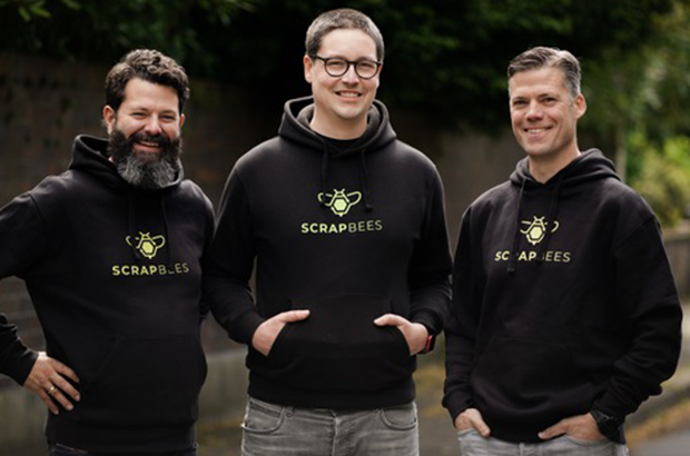 Die ScrapBees-Founder Thilo Hamm, Sebastian Kopsan & Florian Kriependorf Die ScrapBees-Founder Thilo Hamm, Sebastian Kopsan & Florian Kriependorf