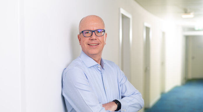 Warum der Mittelstand digital nachrüsten muss Dr. Thomas Altenbach, Legaltegrity