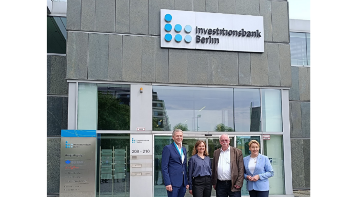 Dr. Hinrich Holm (IBB), Katrin Robeck (IBB Ventures), Roger Bendisch (IBB Ventures) und Franziska Giffey bei der Jahrespressekonferenz der IBB Ventures in Berlin