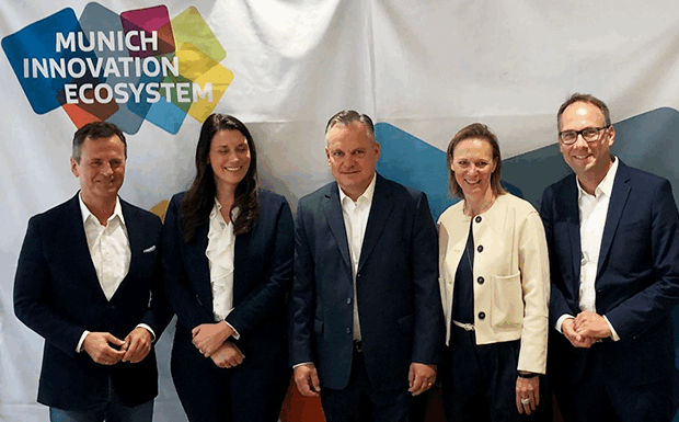 Dr. Manfred Gößl (IHK München und Oberbayern), Frizzi Engler-Hamm (Munich Innovation Ecosystem GmbH), Dr. Christian Scharpf (Landeshauptstadt München), Tina Höfinghoff (Munich Innovation Ecosystem GmbH) und Prof. Matthias Notz (Start2 Group) - (v.l.n.re.)