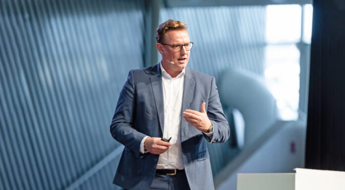 Change-Management-Experte Stephan Penning über Dauerkrisen, überforderte Führungskräfte und die Kunst, Wandel als ständigen Lernprozess zu gestalten.