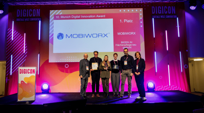 BIODIV.AI – Wie eine bayerische GovTech-Innovation die ökologische Flächenpflege neu definiert Übergabe des Münchner Digital Innovation Award 2025 an MOBIWORX für die KI-Lösung BIODIV.AI im Bereich ökologische Flächenpflege