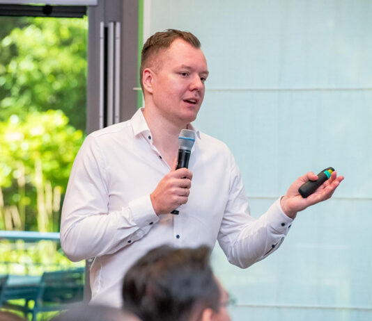 Trading.de-Gründer Andre Witzel setzt in seiner Ausbildung u.a. auf praxisnahe Methoden.