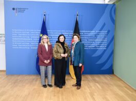 Merete Clausen (EIF), Gitta Connemann (BMWE) und Nicola Beer (EIB) stellen die neue Programmlinie EIF German Equity vor (c) BMWE/EIF