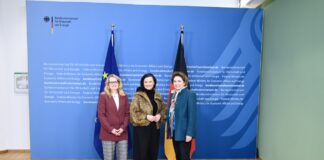 Merete Clausen (EIF), Gitta Connemann (BMWE) und Nicola Beer (EIB) stellen die neue Programmlinie EIF German Equity vor (c) BMWE/EIF