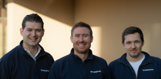 Series A: 6,5 Mio. Euro für den „KI-Mitarbeiter“ von happyhotel Die happyhotel-Gründer Sebastian Kuhnhardt, Rafael Weißmüller und Marius Müller