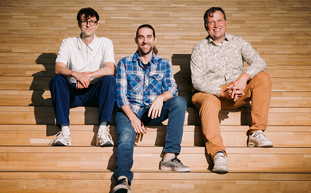 DFKI-Spin-off simmetry.ai sichert sich 330.000 Euro Die simmetry.ai-Gründer Anton Elmiger, Kai von Szadkowski und Prof. Dr. Stefan Stiene