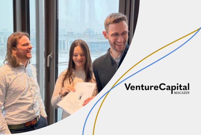 Das Start-up clarait wurde 2023 von Johannes Bellmann (CEO), Miriam Amin (CTO) und Thilo Haase (CPO) gegründet