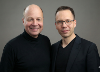 ewigbyte: Datenspeicher für die Ewigkeit? Die ewigbyte-Gründer Dr. Steffen Klewitz und Phil Wittwer (nicht im Bild: Mitgründerin Dr. Ina von Haeften)