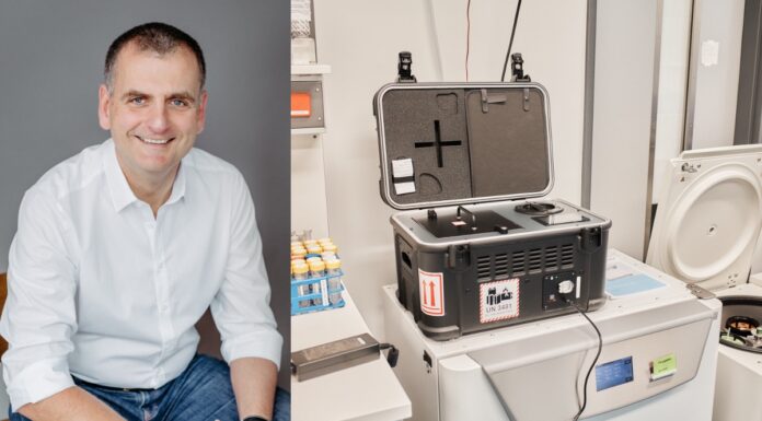Dr. Bernd Mühlenweg, CBO & CFO Cellbox Solutions GmbH (l.), Rechts im Bild: Die transportablen CO₂-Inkubatoren von Cellbox™ ermöglichen den sicheren Transport lebender Zellproben unter kontrollierten physiologischen Bedingungen. (c) Cellbox Solutions GmbH