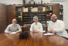 Vertragsunterzeichnung zur Kooperation von Abacus neo und Delfa Systems