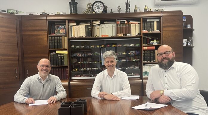Abacus neo kooperiert mit Delfa Systems Vertragsunterzeichnung zur Kooperation von Abacus neo und Delfa Systems