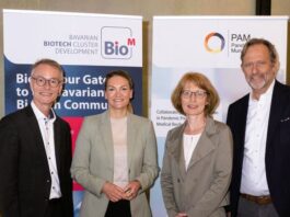 Bayerns Gesundheits- und Präventionsministerin Judith Gerlach (StMGP, 2. v.l.) eröffnete die Veranstaltung zu „Biomedical Preparedness and Health Resilience“ im Rahmen des Projekts PAM, das vom Bayerischen Wirtschaftsministerium gefördert und von BioM koordiniert wird. Im Bild (v.l.n.r.): Dr. Manfred Wolter (StMWi), Judith Gerlach (StMGP), Regina Bach (BioM), Prof. Ralf Huss (BioM). © BioM / Michael Woelke