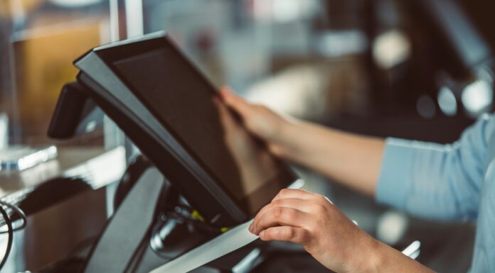 Gastro vs. Retail: Welche Kassensystem-Features in der Seed-Phase wirklich zählen