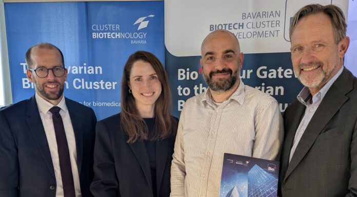 Bayerns Biotech-Branche erreicht Rekord bei Finanzierungen Vorstellung des Jahresreport „Biotech in Bavaria - Where champions grow“ in Martinsried: Dr. Julian Dieler (StMWi), Verena Vitz (EY), Dr. Jonas Helma-Smets (Tubulis) und Prof. Ralf Huss (BioM) (v.l.n.r.). © BioM
