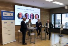 Biotech Finanz-Gipfel 2026: Branche fordert schnellere Reformen Dr. Holger Reithinger (BIO Deutschland), Klaus Ort (EY-Parthenon), Roland Sackers (BIO Deutschland) und Dr. Achim Plum (HTGF) (v.l.n.r.) disktuieren zur Lage der Biotech-Branche (c) VC Magazin
