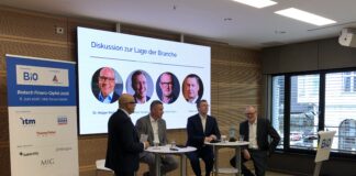 Dr. Holger Reithinger (BIO Deutschland), Klaus Ort (EY-Parthenon), Roland Sackers (BIO Deutschland) und Dr. Achim Plum (HTGF) (v.l.n.r.) disktuieren zur Lage der Biotech-Branche (c) VC Magazin