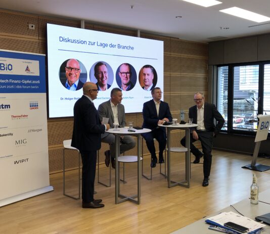 Dr. Holger Reithinger (BIO Deutschland), Klaus Ort (EY-Parthenon), Roland Sackers (BIO Deutschland) und Dr. Achim Plum (HTGF) (v.l.n.r.) disktuieren zur Lage der Biotech-Branche (c) VC Magazin