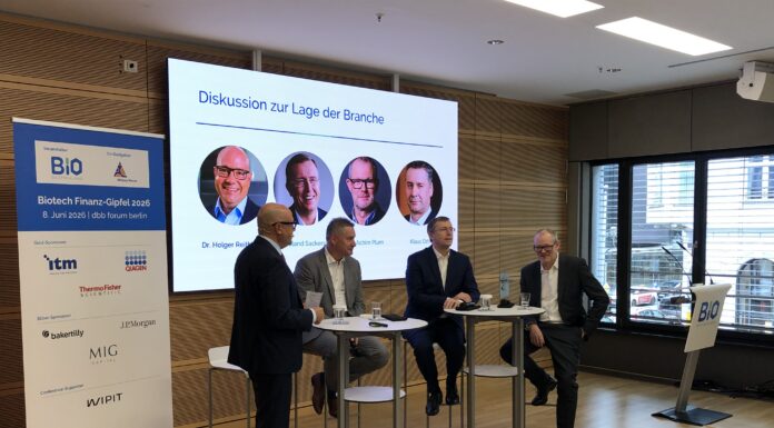 Dr. Holger Reithinger (BIO Deutschland), Klaus Ort (EY-Parthenon), Roland Sackers (BIO Deutschland) und Dr. Achim Plum (HTGF) (v.l.n.r.) disktuieren zur Lage der Biotech-Branche (c) VC Magazin