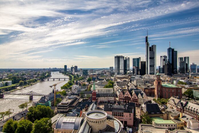 VR Equitypartner intensiviert Partnerschaft mit Volks- und Raiffeisenbanken