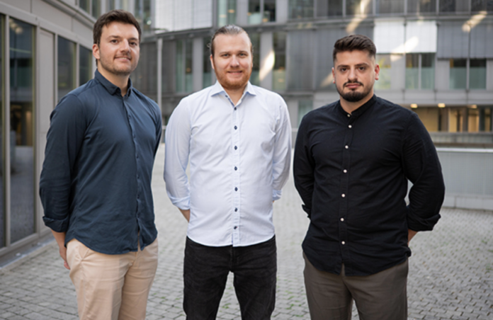 amber-Gründer Bastian Maiworm, Philipp Reißel und Igli Manaj © amber amber-Gründer Bastian Maiworm, Philipp Reißel und Igli Manaj © amber