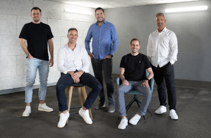 Das Founder-Team von hello again rund um Franz Tretter (2.v.l.) | (c) hello again