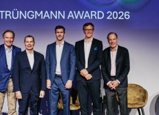 Dr. Jonathan Talbot gewinnt den Strüngmann Award 2026 – v.l.n.r. Dr. Thomas Strüngmann, Dr. Stefano Portolano (Finalist, Azafaros), Dr. Jonathan Talbot (Gewinner des Strüngmann Awards 2026, Mosanna Therapeutics / Melodia Therapeutics), Prof. Dr. med. Wieland Sommer (Finalist, Jacobian), Dr. Andreas Strüngmann - v.l.n.r. (c) Christian Back
