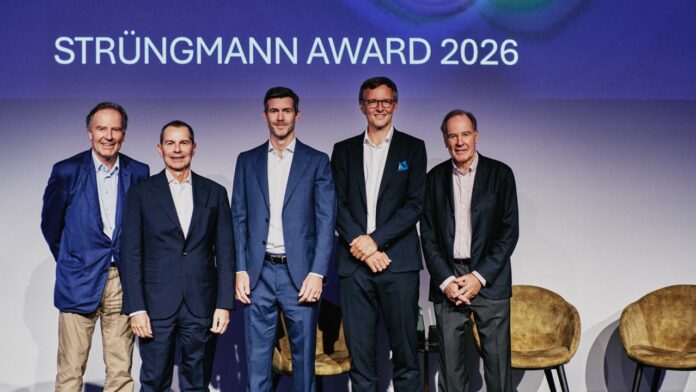 Dr. Jonathan Talbot gewinnt den Strüngmann Award 2026 – v.l.n.r. Dr. Thomas Strüngmann, Dr. Stefano Portolano (Finalist, Azafaros), Dr. Jonathan Talbot (Gewinner des Strüngmann Awards 2026, Mosanna Therapeutics / Melodia Therapeutics), Prof. Dr. med. Wieland Sommer (Finalist, Jacobian), Dr. Andreas Strüngmann - v.l.n.r. (c) Christian Back Dr. Jonathan Talbot gewinnt den Strüngmann Award 2026 – v.l.n.r. Dr. Thomas Strüngmann, Dr. Stefano Portolano (Finalist, Azafaros), Dr. Jonathan Talbot (Gewinner des Strüngmann Awards 2026, Mosanna Therapeutics / Melodia Therapeutics), Prof. Dr. med. Wieland Sommer (Finalist, Jacobian), Dr. Andreas Strüngmann - v.l.n.r. (c) Christian Back