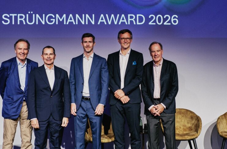 Dr. Jonathan Talbot gewinnt den Strüngmann Award 2026 – v.l.n.r. Dr. Thomas Strüngmann, Dr. Stefano Portolano (Finalist, Azafaros), Dr. Jonathan Talbot (Gewinner des Strüngmann Awards 2026, Mosanna Therapeutics / Melodia Therapeutics), Prof. Dr. med. Wieland Sommer (Finalist, Jacobian), Dr. Andreas Strüngmann - v.l.n.r. (c) Christian Back