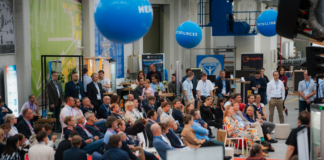 Investorinnen, Investoren verfolgen die Pitches der 30 ausgewählten Startups beim Investforum Pitch-Day 2026 im Technikmuseum „Hugo Junkers“ in Dessau-Roßlau.