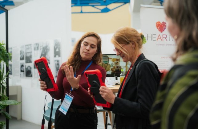 Nicht nur in den dreimin&uuml;tigen Pitches auf der B&uuml;hne, sondern auch in den Gespr&auml;chen an den Messest&auml;nden waren die Startups gefordert, Investorinnen, Investoren und G&auml;ste von ihren Gesch&auml;ftsideen zu &uuml;berzeugen.