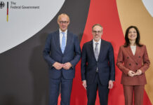 16 Mrd. EUR: Amazon kündigt für 2027 neue Investitionen in Deutschland an Bundeskanzler Friedrich Merz, David Zapolsky (Chief Global Affairs & Legal Officer, Amazon) & Bundeswirtschaftsministerin Katherina Reiche