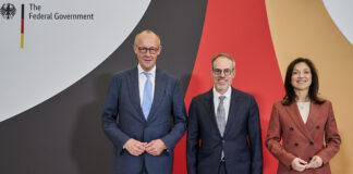 16 Mrd. EUR: Amazon kündigt für 2027 neue Investitionen in Deutschland an Bundeskanzler Friedrich Merz, David Zapolsky (Chief Global Affairs & Legal Officer, Amazon) & Bundeswirtschaftsministerin Katherina Reiche