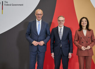 Bundeskanzler Friedrich Merz, David Zapolsky (Chief Global Affairs & Legal Officer, Amazon) & Bundeswirtschaftsministerin Katherina Reiche