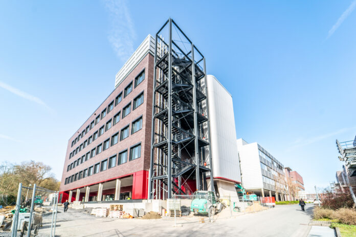 Türen auf für die Wirkstoffforschung: Das Recap zur ZIW-Eröffnung Türen auf für die Wirkstoffforschung: Das Recap zur ZIW-Eröffnung